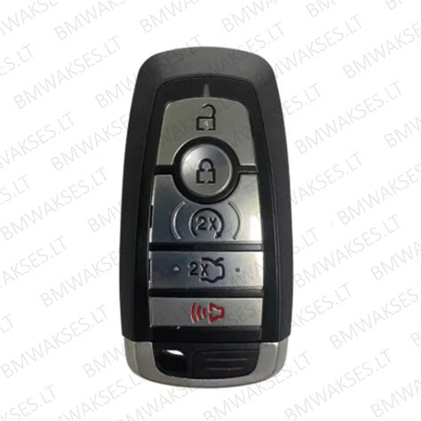 Teminis Ford automobilio raktas su fonu