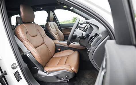 Volvo XC90 salonas