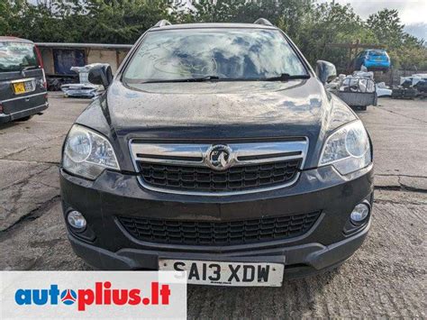 Opel Antara automobilio profilis ir priekinė dalis