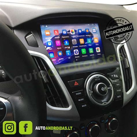Ford automobilio salonas su išjungta magnetola
