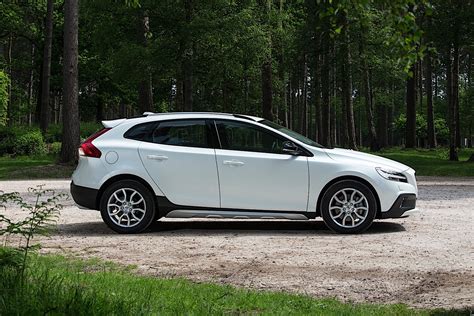 Volvo V40 Cross Country variklio skyriaus schema