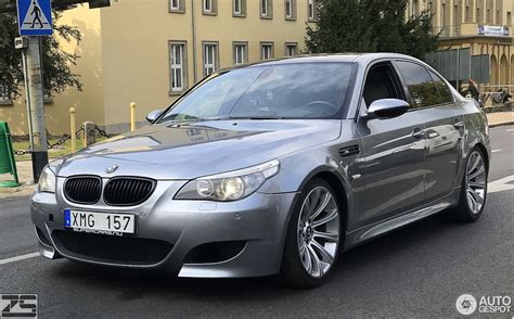 BMW M5 E60 priekinės dalies dizainas