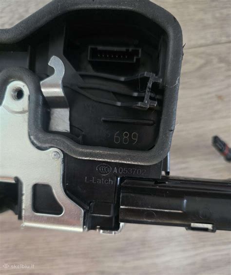 BMW F01 durų mechanizmo schema
