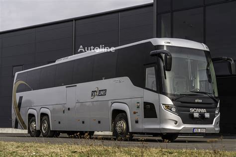 Modernus turistinis autobusas kelionėje Europoje
