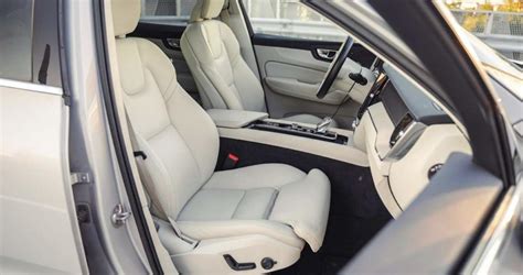 Volvo V70 salono vaizdas su prietaisų skydeliu