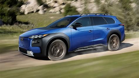 subaru e-outback važiuojantis keliu
