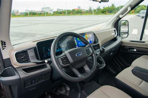 Ford Transit su visų varomųjų ratų pavara, važiuojantis sudėtingomis sąlygomis