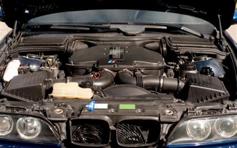 BMW E39 variklio skyrius su generatoriaus diržu