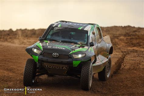 Antano Juknevičiaus lenktyninis automobilis „Toyota Hilux Overdrive“ smėlynuose