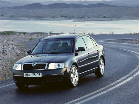 Skoda Superb 2003 m. interjero konsolės ir klimato kontrolės sistemos nuotrauka