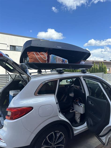 automobilio bagažinės vaizdas kelionės metu