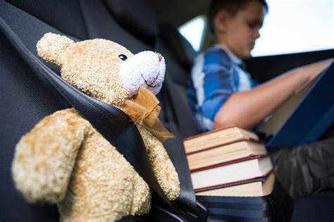 Teminė nuotrauka su prisegtais saugos diržais automobilyje