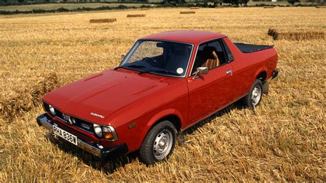 Nuotraukų koliažas su Subaru Baja ir Subaru BRAT