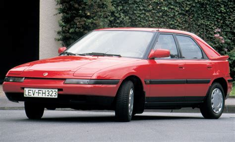 Mazda 323F automobilio nuotrauka