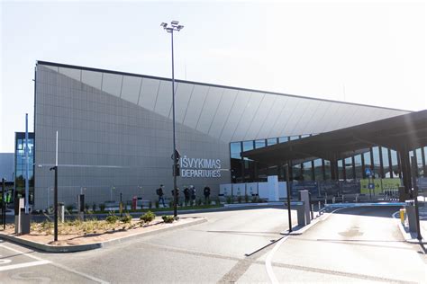 Nuotrauka, vaizduojanti oro maišymo sklendę salone, galimai su paaiškinamaisiais užrašais