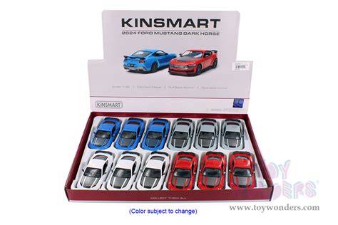 Informacinė diagrama apie Kinsmart Ford Mustang modelių įvairovę: skirtingi detalumo lygiai, skirtingi dydžiai ir spalvų paletė