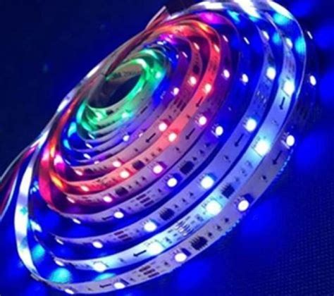 LED juostelės tvirtinimas prie bagažinės vidaus paviršiaus