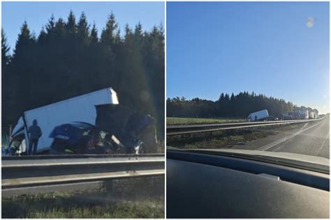 Sunkvežimio ir lengvojo automobilio avarijos schema, iliustruojanti padarytą žalą ir galimą defektų fiksavimą.