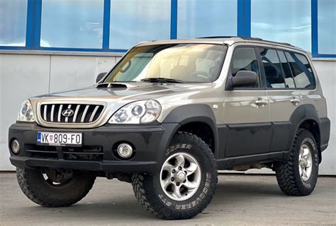 Tematinė Hyundai Terracan nuotrauka važiuojant bekele