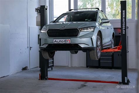Dviejų kolonų automobilio keltuvo schema