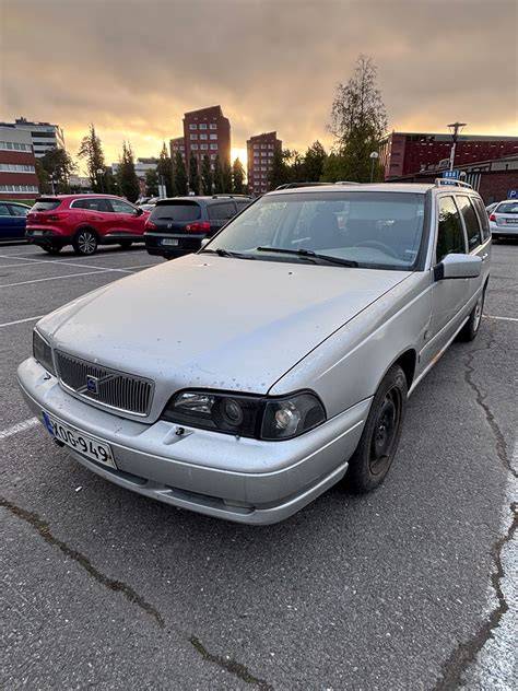 Infographic: Volvo V70 1997 specifikacijos ir palaikymo grafikas