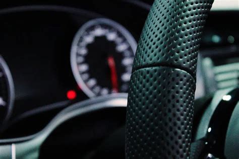 automobilio vairo drebėjimo priežasčių infografika