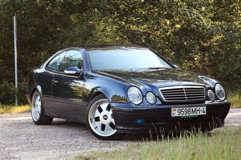 Mercedes-Benz CLK W208 priekinio buferio schema su pažymėtomis grotelėmis ir vilkimo kablio dangteliu
