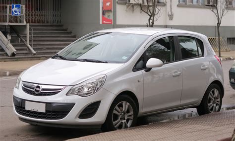 Opel Corsa 2011 prietaisų skydelio ženkliukų pavyzdys su spalvų kodais