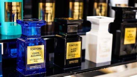 TOM FORD kosmetikos asortimentas parduotuvėje
