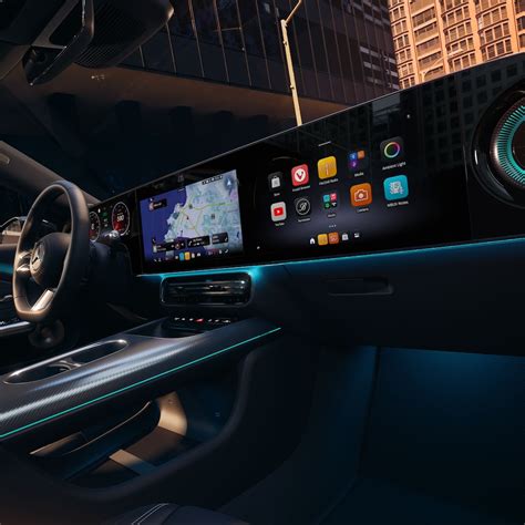 „Mercedes-Benz S-Klasės“ salono interjeras su MBUX „Superscreen“ ir keleivio ekranu.