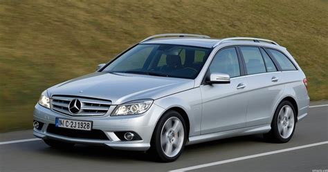 Teminė Mercedes-Benz C klasės universalo nuotrauka iš priekio