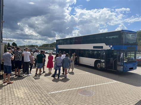 Infografika: Autobuso nuomos procesas ir privalumai