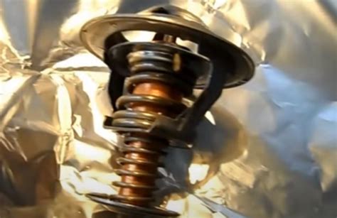 automobilio termostato nuotrauka