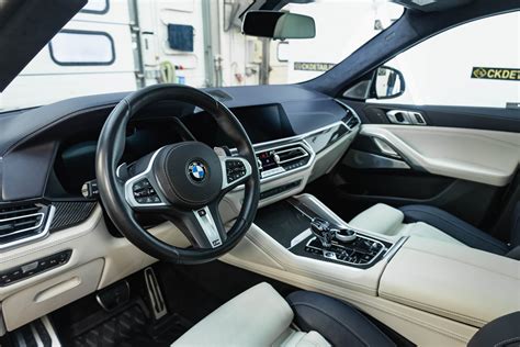 Teminis automobilio salono su vairu nuotrauka