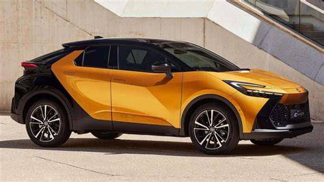 Avarijoje suniokotas „Toyota C-HR“ automobilis