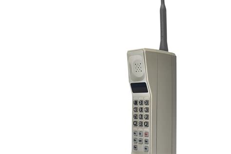 pirmasis mobilusis telefonas altaj automobilyje