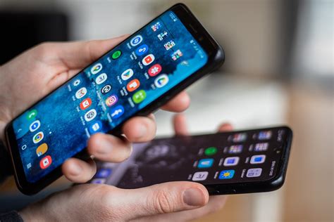 telefonas su programų piktogramomis