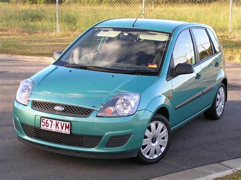 Ford Fiesta VI (Mk6, facelift 2005) 5 durų, eksterjeras ir interjeras