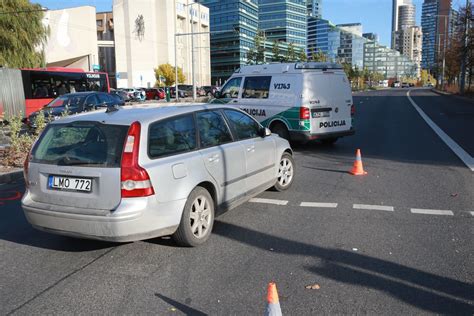 Teminis paveikslėlis: Volvo automobilis su pakabuku