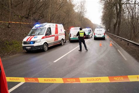 Avarijos vieta Žirmūnuose, su aptverta teritorija ir policijos pareigūnais