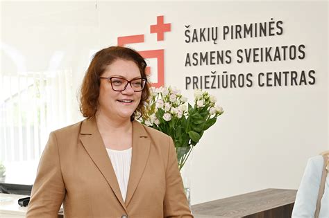 Pacientas duoda pinigus gydytojui už paslaugas