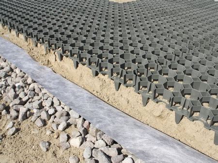 Plastikinio korio dangos pavyzdys kiemo įvažiavimui