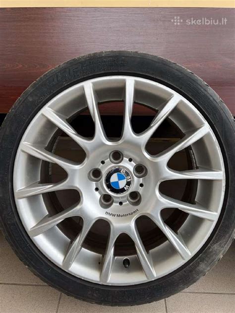 Originalūs BMW ratlankiai ant automobilio