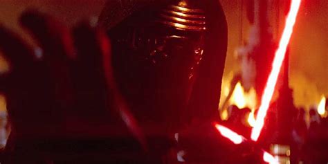 Kylo Ren atvyksta į Jakku su savo erdvėlaiviu