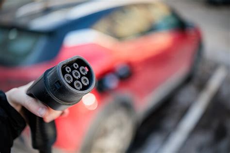 Hibridinių ir elektrinių automobilių populiarumas Lietuvoje