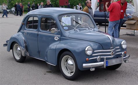 Renault 4 CV automobilis