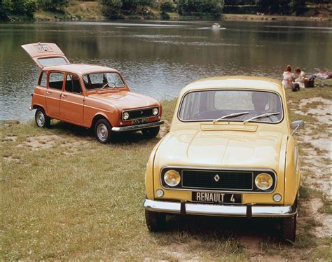 Renault 4L automobilis su atvira bagažine