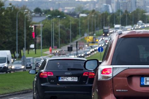 nuotrauka, iliustruojanti naudotus automobilius Lietuvos rinkoje