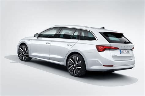 Škoda Octavia IV Combi eksterjeras ir interjeras