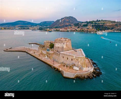 Nafplijo miesto panorama su Bourtzi fortu